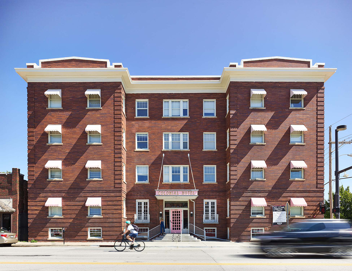 Apartments On Colonial